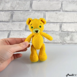 Žlutý mini háčkovaný medvídek 